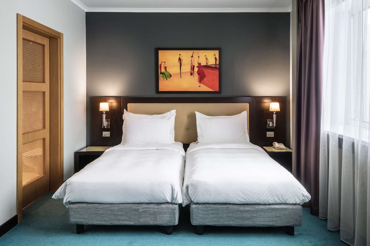 房內夾萬、書桌、遮光窗簾/窗簾、隔音