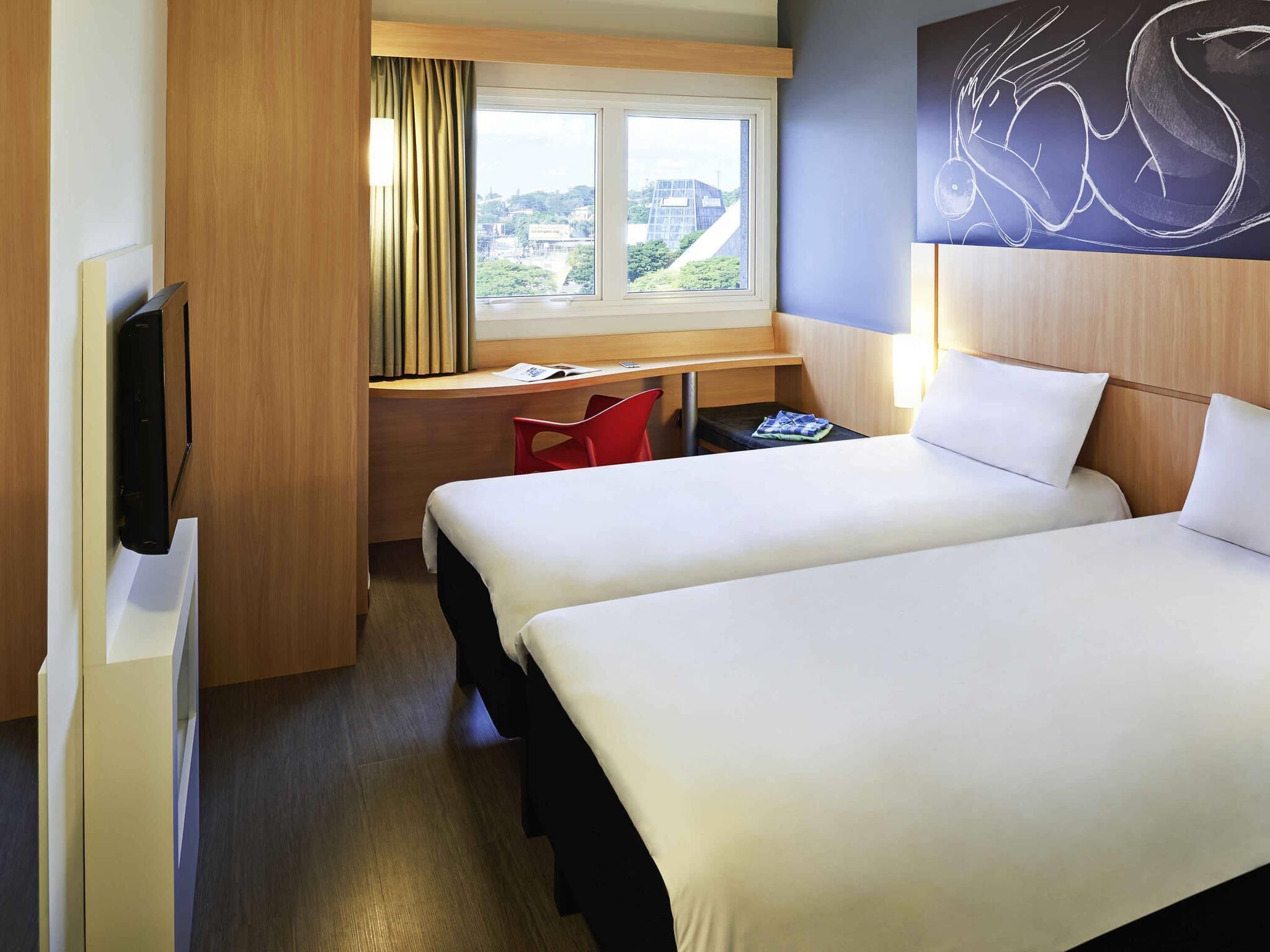 Standard Room, 2 Twin Beds | 1 bedroom, minibar, blackout drapes, soundproofing