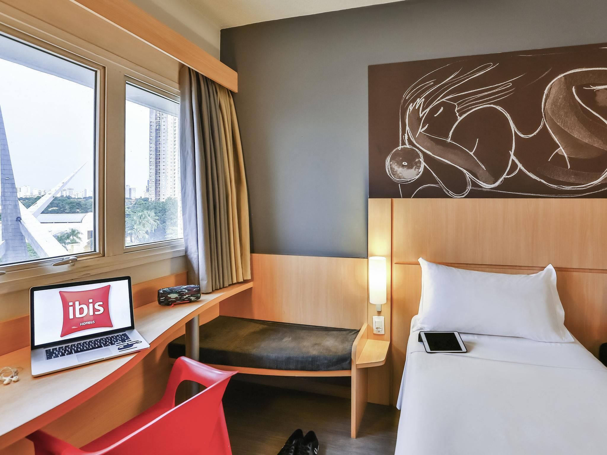 Apartamento superior, 2 camas individuales | 1 dormitorio, minibar, cortinas opacas y sistema de insonorización