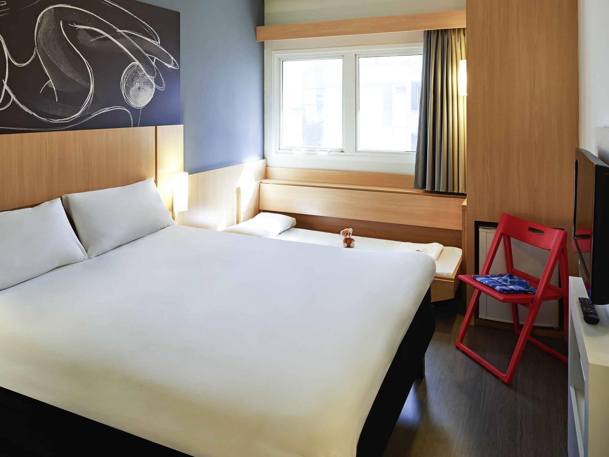 Habitació estàndard, diversos llits | 1 dormitori, minibar, cortines opaques i habitacions insonoritzades 