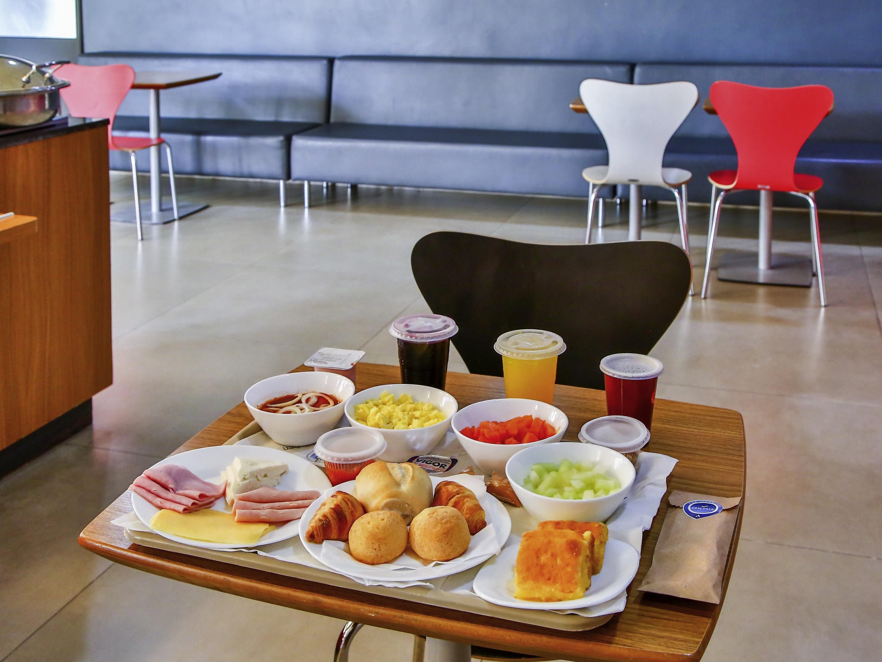 Daily buffet breakfast for a fee