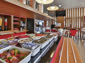 Breakfast, lunch, dinner and brunch served - Ibis Goiania (Goiania)