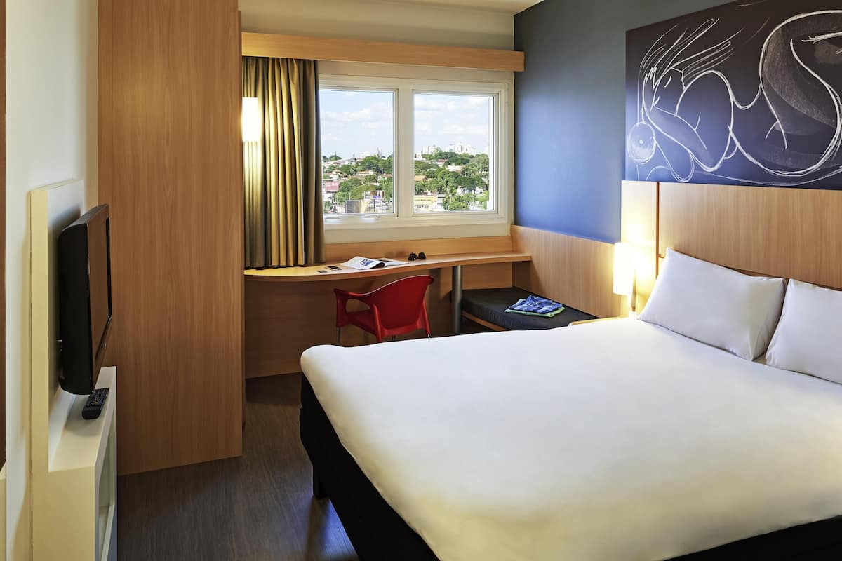 1 bedroom, minibar, blackout drapes, soundproofing