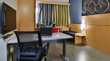 1 Schlafzimmer, Minibar, Zimmersafe, Schreibtisch