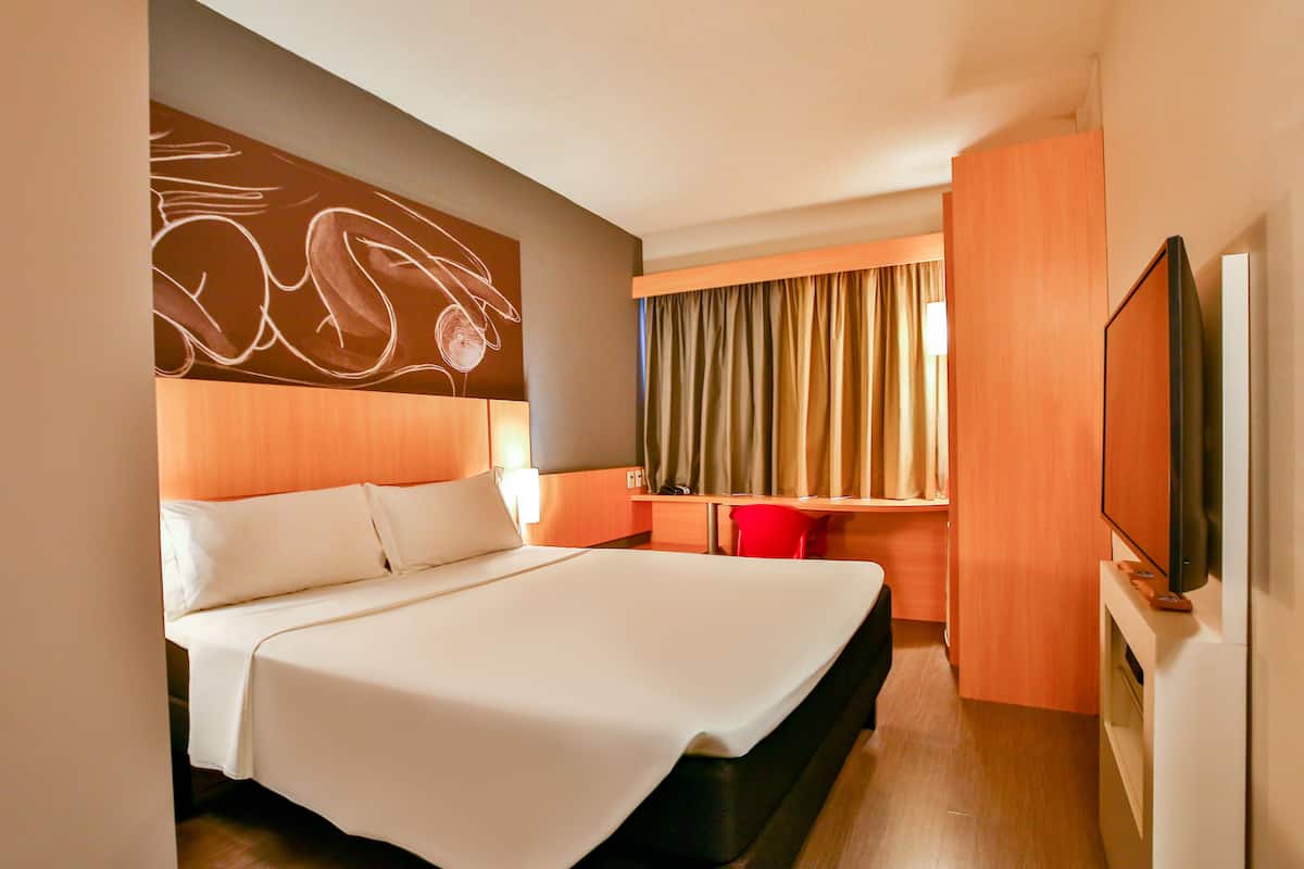 Superior Apartment, 1 Queen Bed | 1 bedroom, minibar, blackout curtains, soundproofing