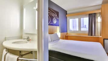 Apartamento superior, 1 cama Queen | 1 quarto, frigobar, cortinas blackout, quartos à prova de som