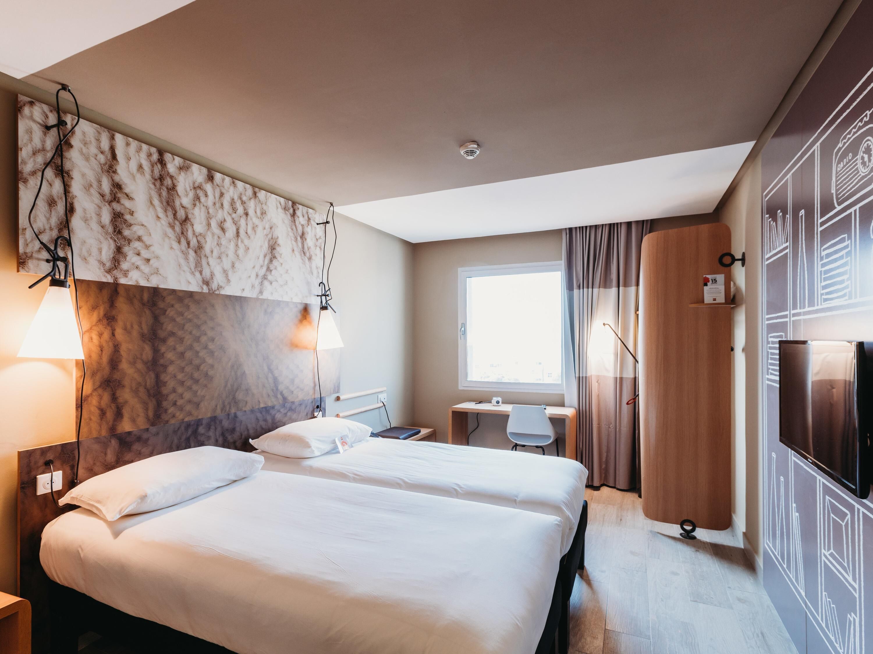Standardzimmer, 2 Einzelbetten | Schreibtisch, schallisolierte Zimmer, Bügeleisen/Bügelbrett