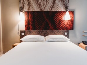 Standard Double Room, 1 Double Bed | Desk, soundproofing, iron/ironing board, free WiFi