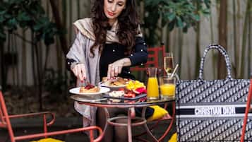 Frokostbuffé hver dag (EUR 13 per person)