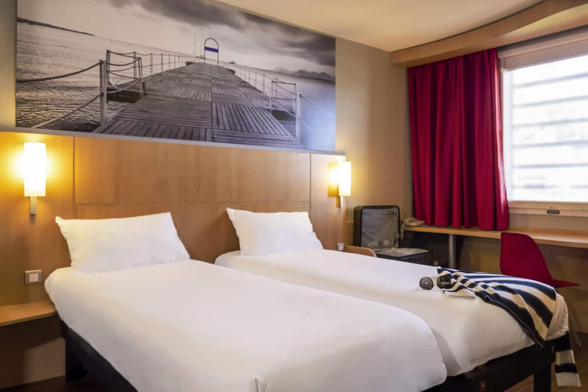 Standard Room, 2 Twin Beds | In-room safe, desk, soundproofing, iron/ironing board