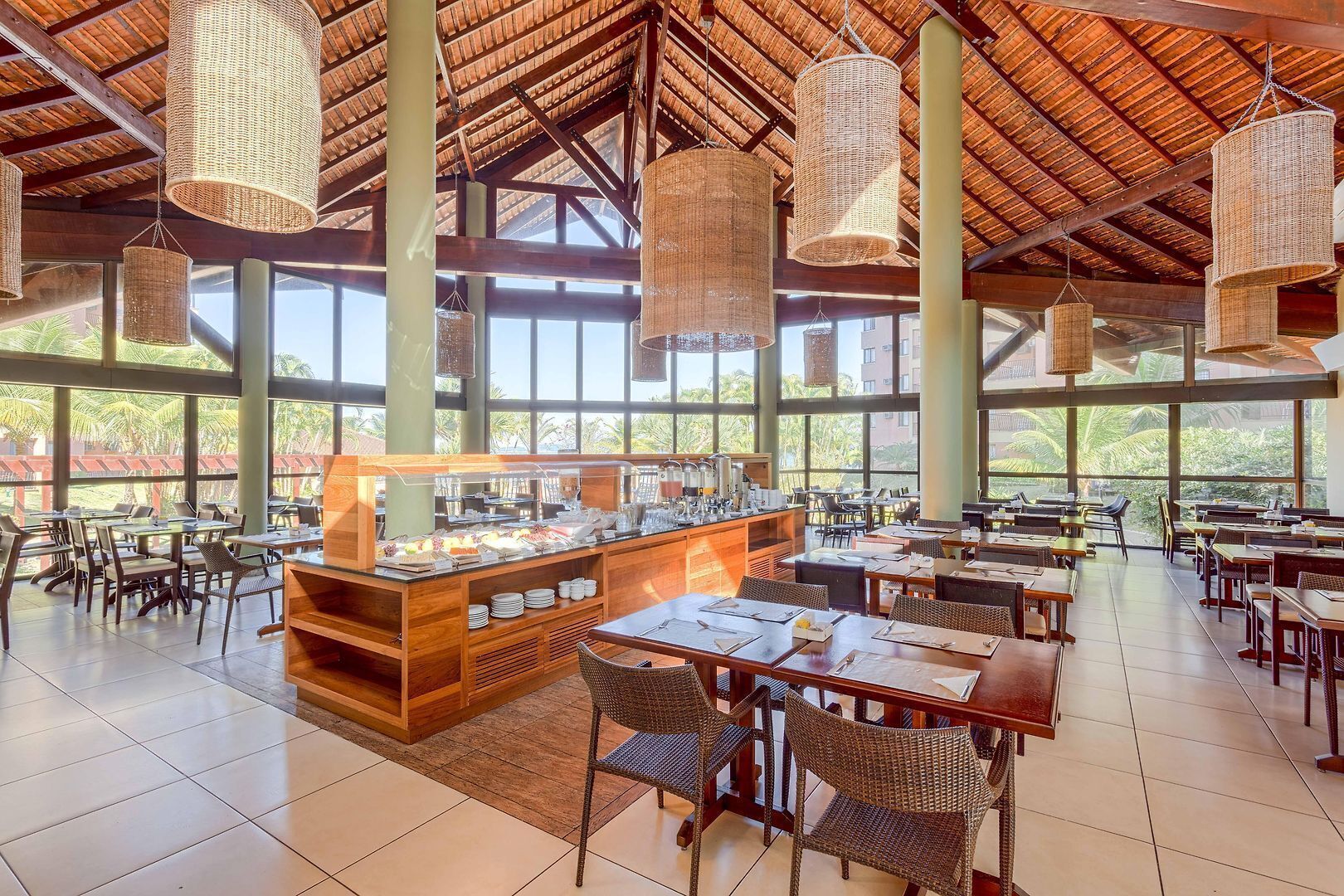 breakfast, lunch served; international cuisine, al fresco dining