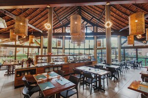 Breakfast, lunch, dinner served; international cuisine, alfresco dining 