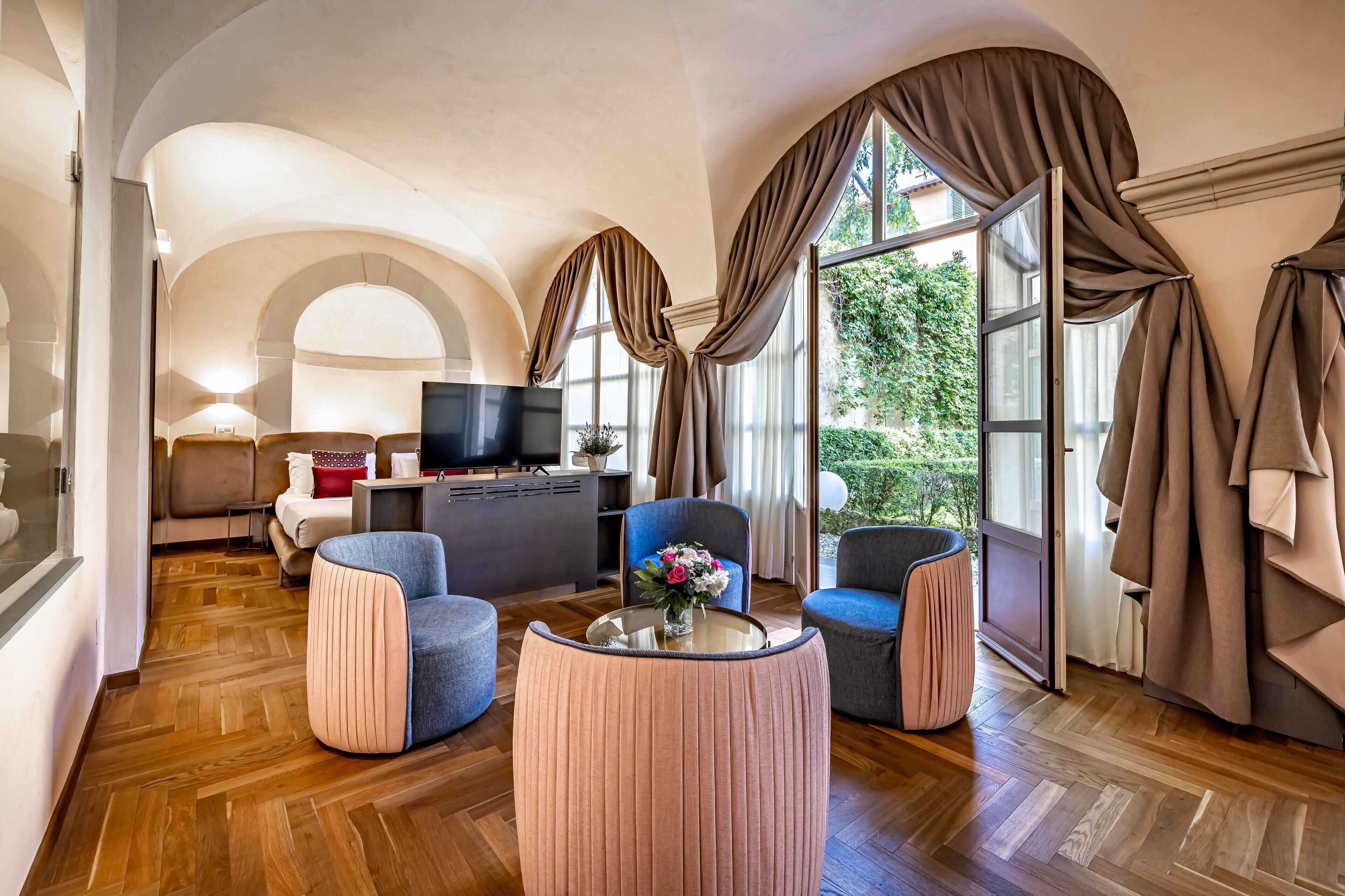 deluxe double room, garden view | 1 bedroom, down duvets, memory-foam beds, minibar