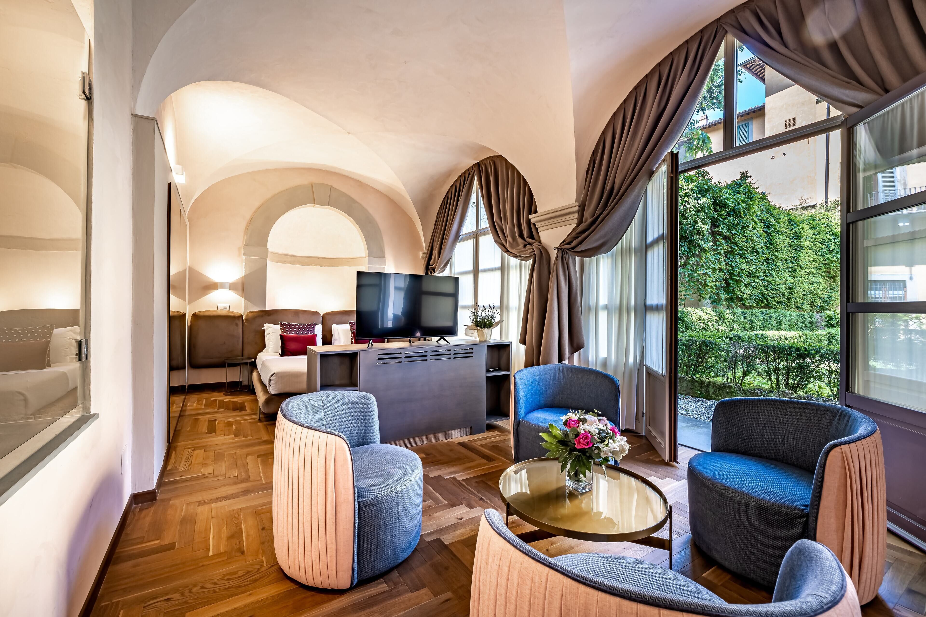 deluxe double room, garden view | 1 bedroom, down duvets, memory-foam beds, minibar