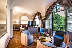 Cubrecamas, colchones con efecto memoria y minibar 