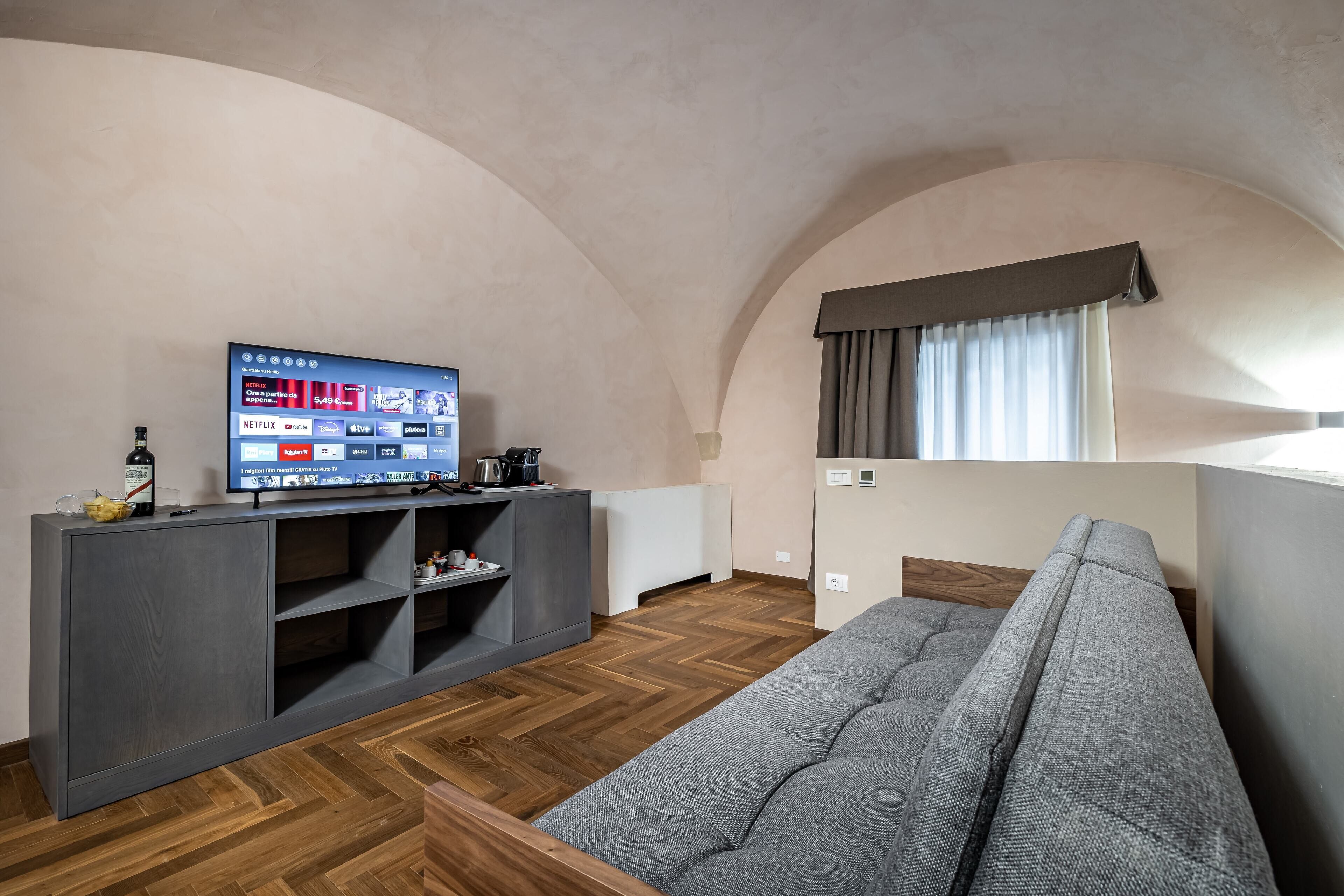 deluxe suite (jacuzzi) | living area | 40-inch led tv with digital channels