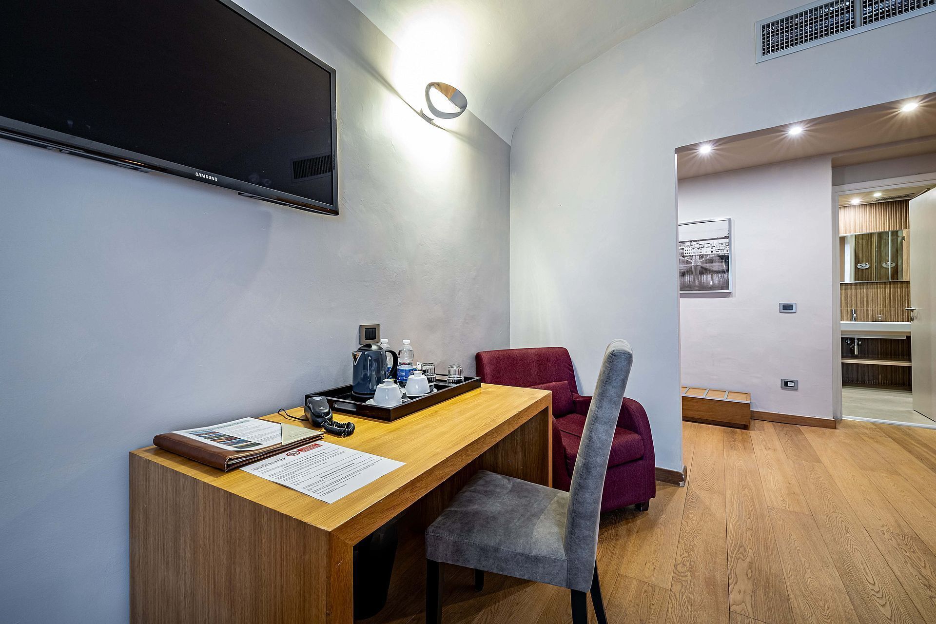 deluxe double room | 1 bedroom, down duvets, memory-foam beds, minibar