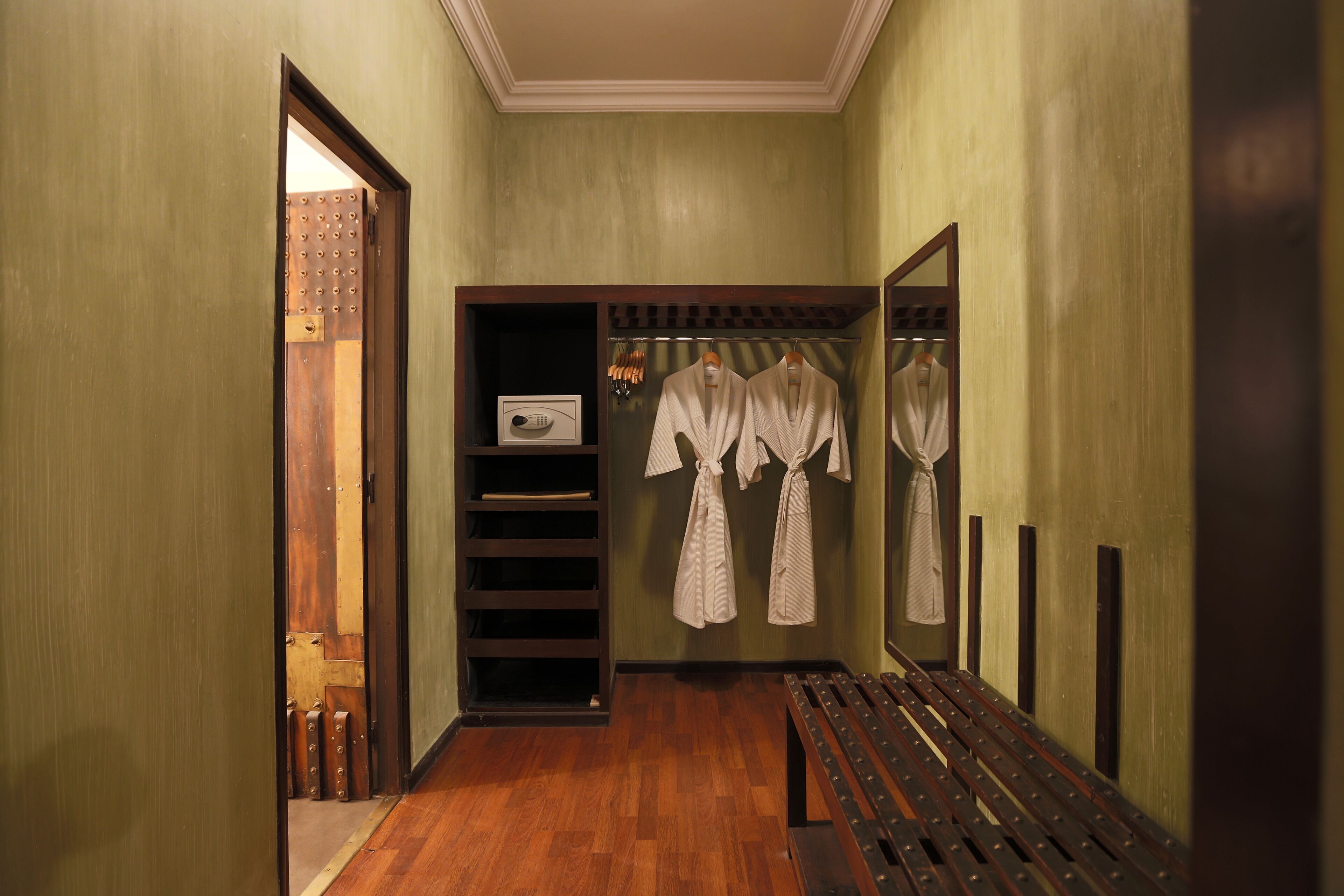 deluxe room | bathroom | free toiletries, hair dryer, bathrobes, slippers