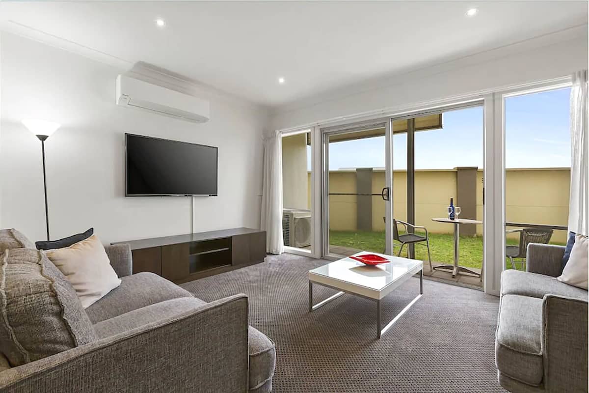 55 インチのスマートテレビ (デジタル放送視聴可)、テレビ