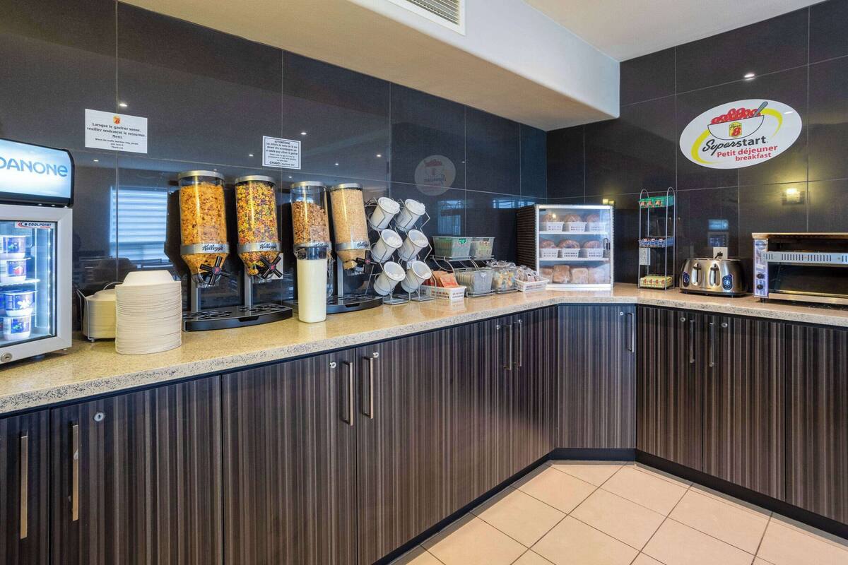 free daily continental breakfast