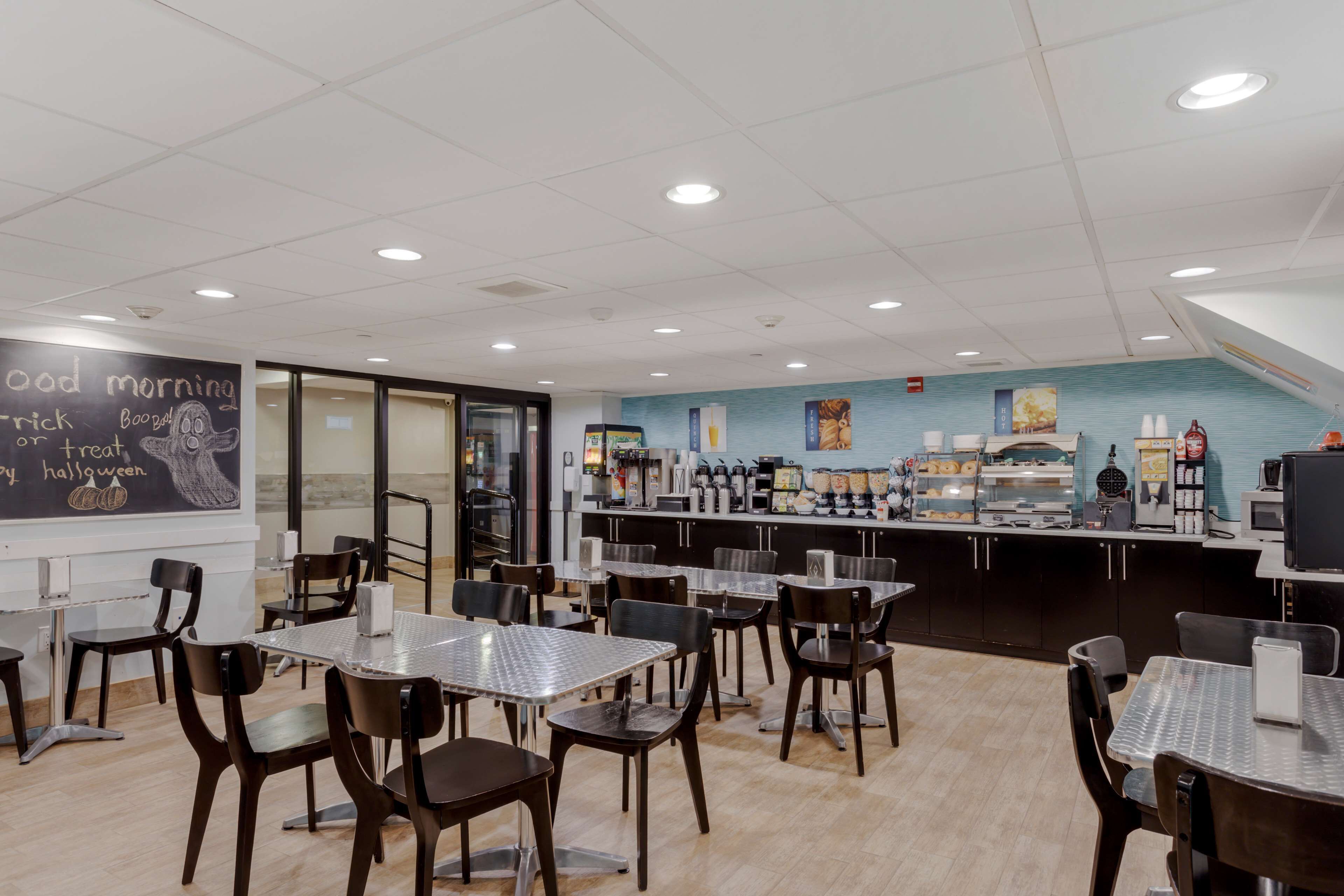 包含每日自助早餐