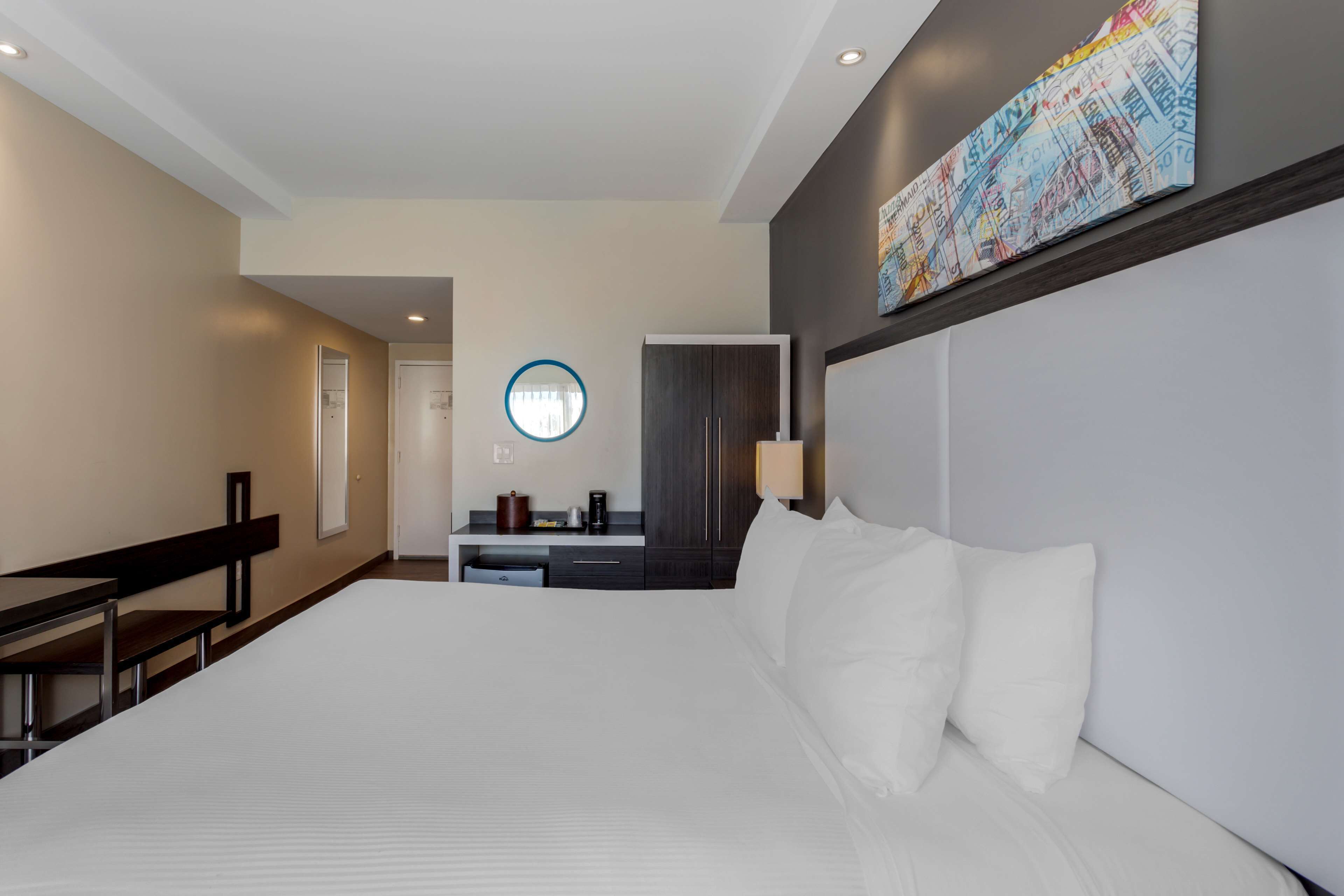 Photo - Best Western Plus Brooklyn Bay Hotel