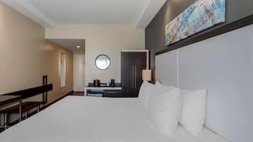 Standard Room, 1 King Bed, Accessible, Non Smoking | Desk, laptop workspace, iron/ironing board, free cribs/infant beds