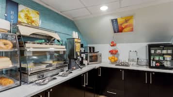 Free daily buffet breakfast