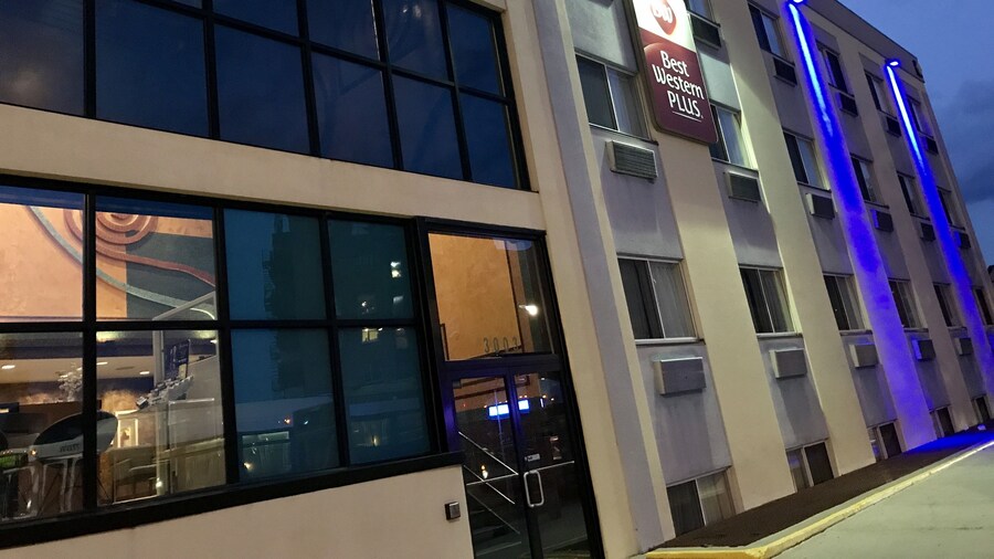 Best Western Plus Brooklyn Bay Hotel