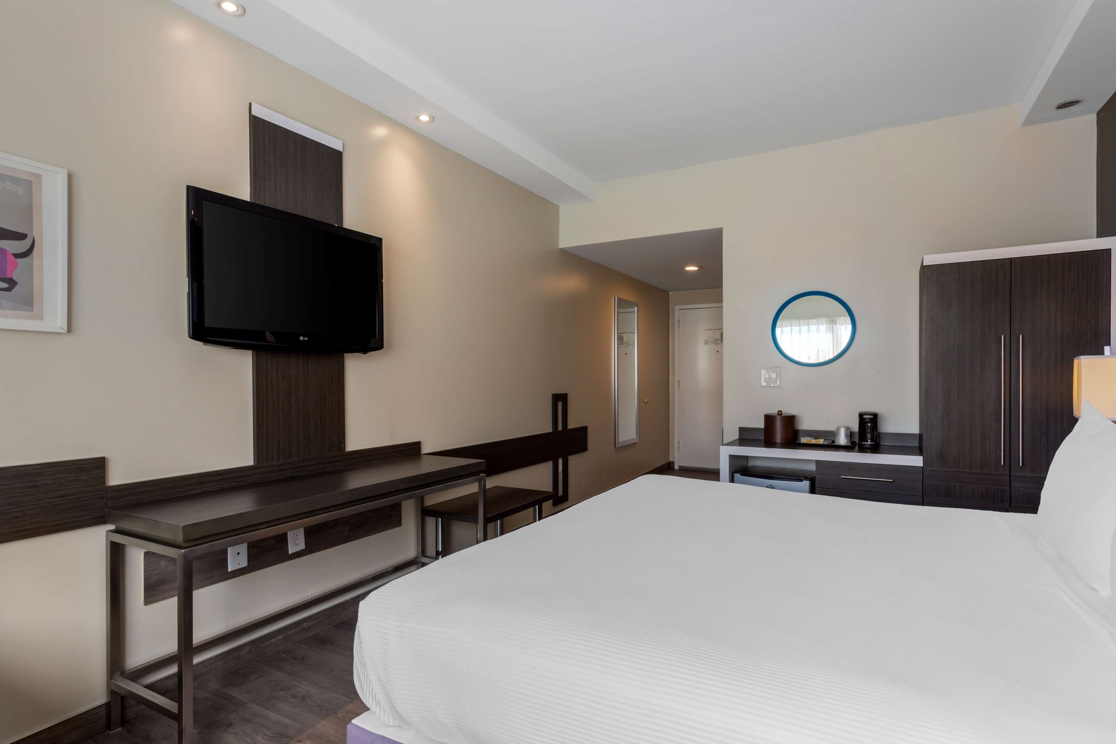 Photo - Best Western Plus Brooklyn Bay Hotel