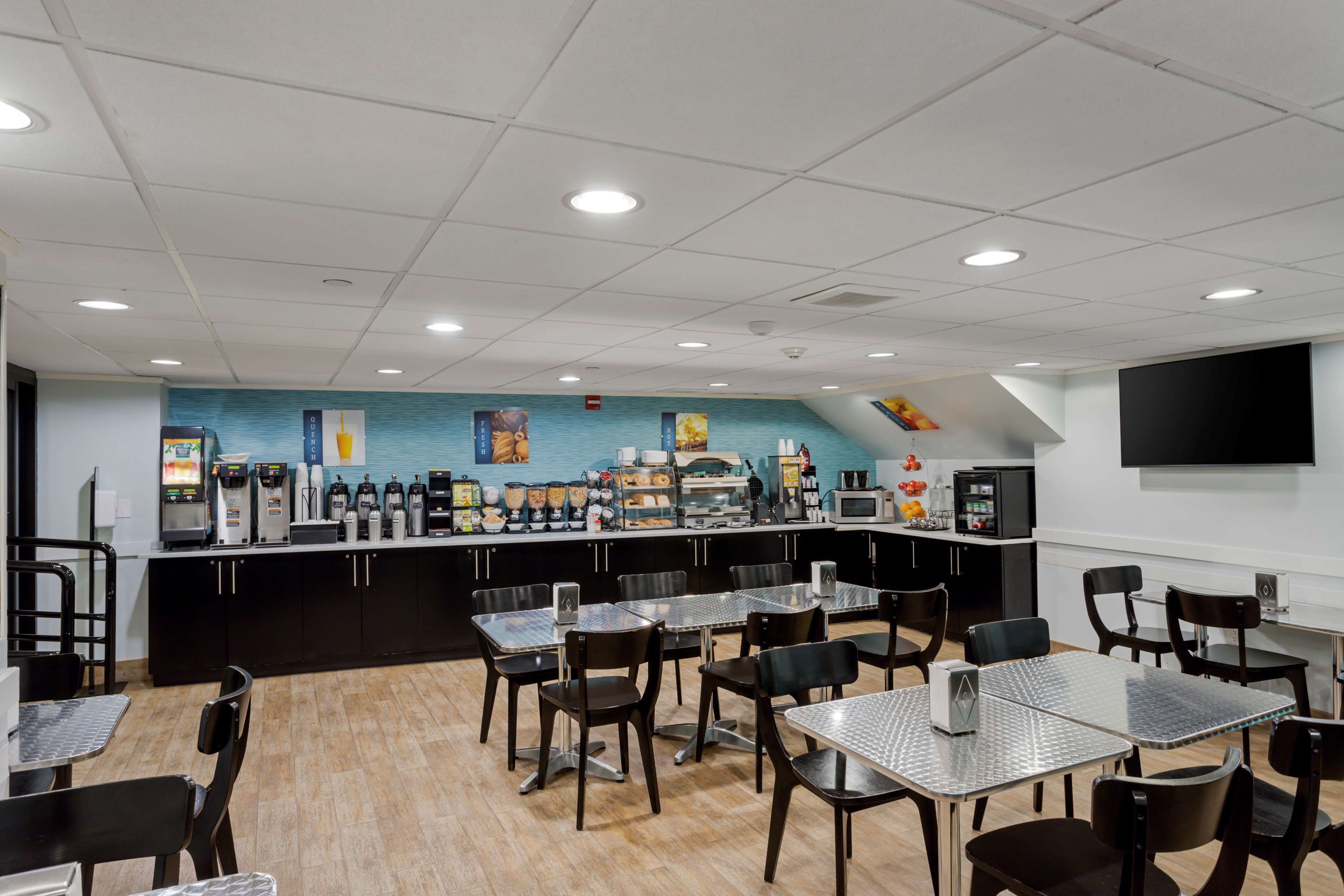 Photo - Best Western Plus Brooklyn Bay Hotel