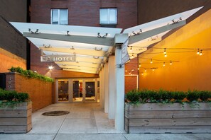 Front of property - evening/night - Casamia 36 Hotel (New York)