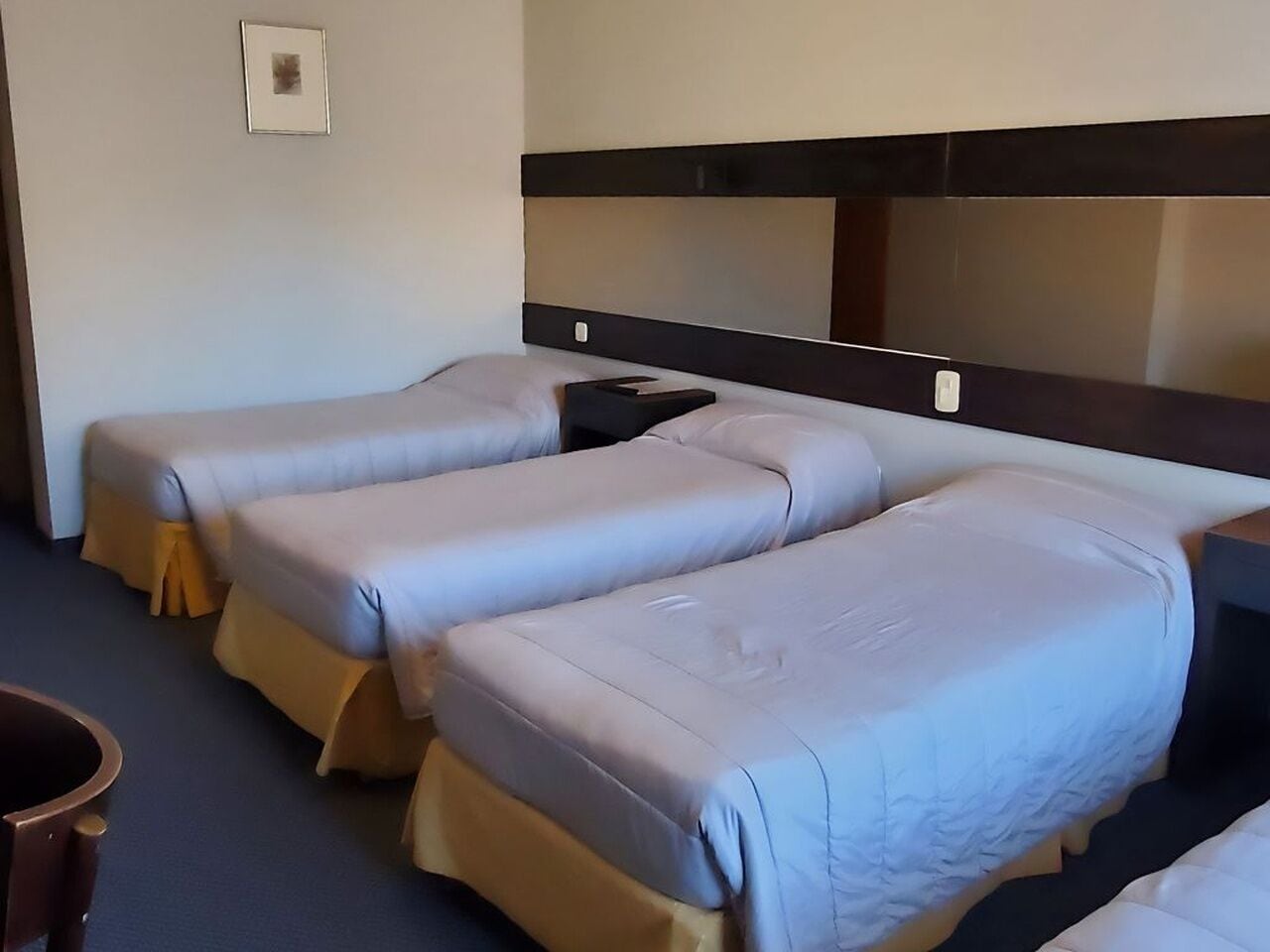 Literie hypoallergénique, coffres-forts dans les chambres, bureau