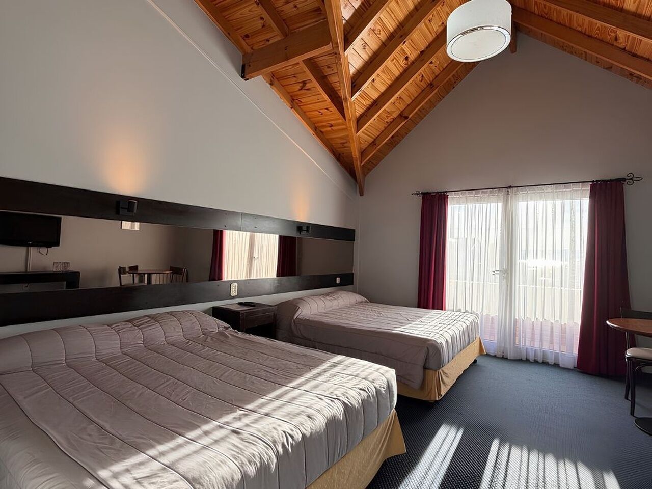 Familie vierpersoonskamer | Hypoallergeen beddengoed, een kluis op de kamer, een bureau