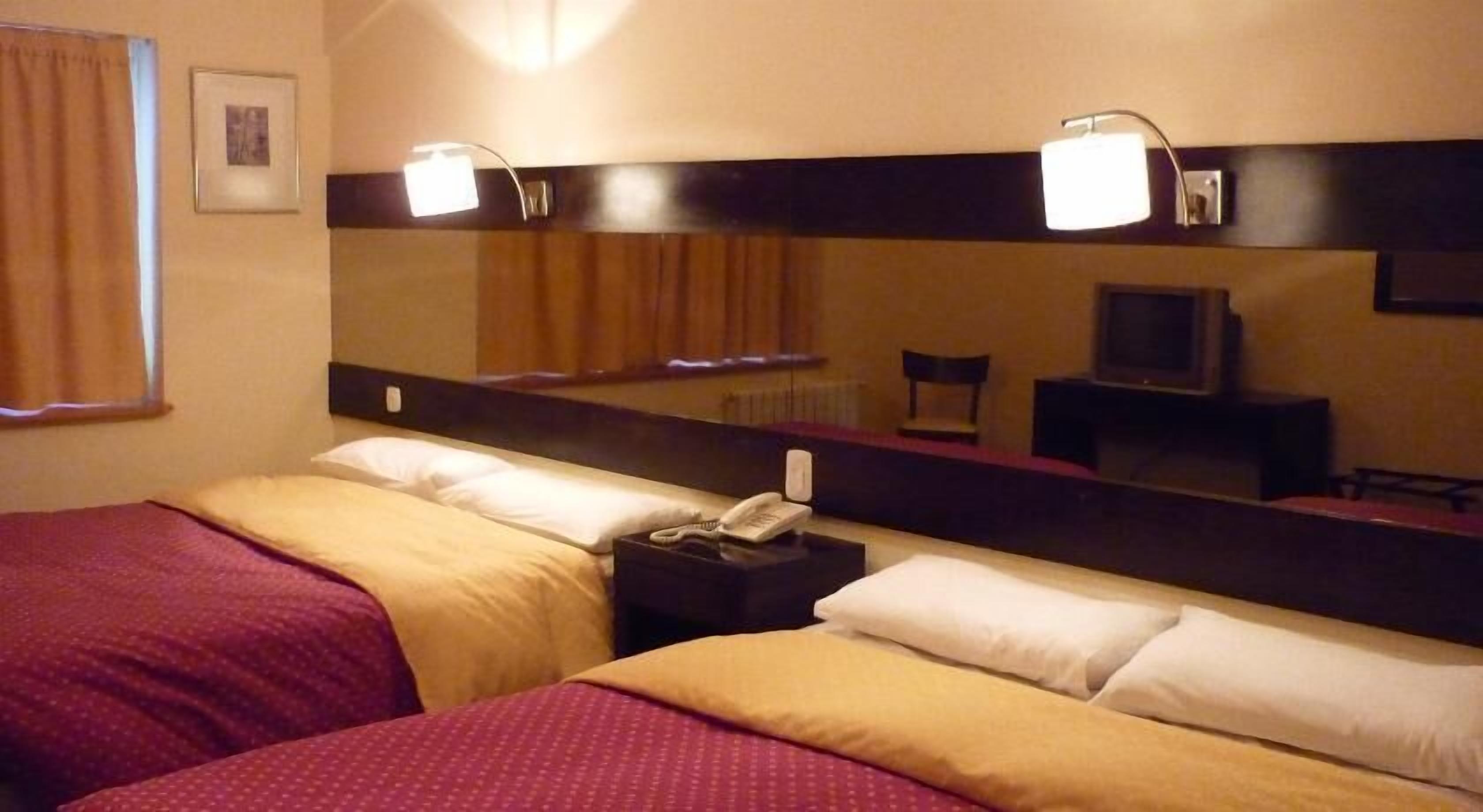 Literie hypoallergénique, coffres-forts dans les chambres