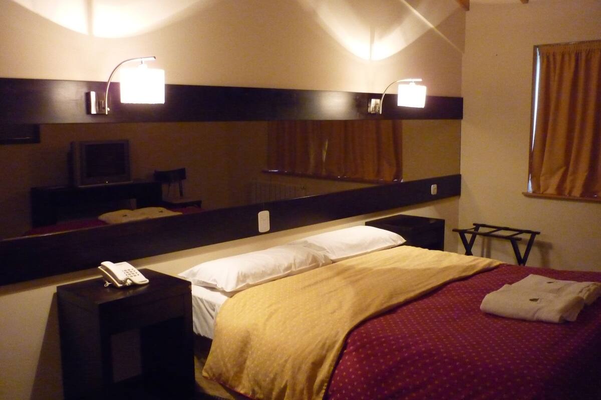 Hypo-allergenic bedding, in-room safe, individually decorated