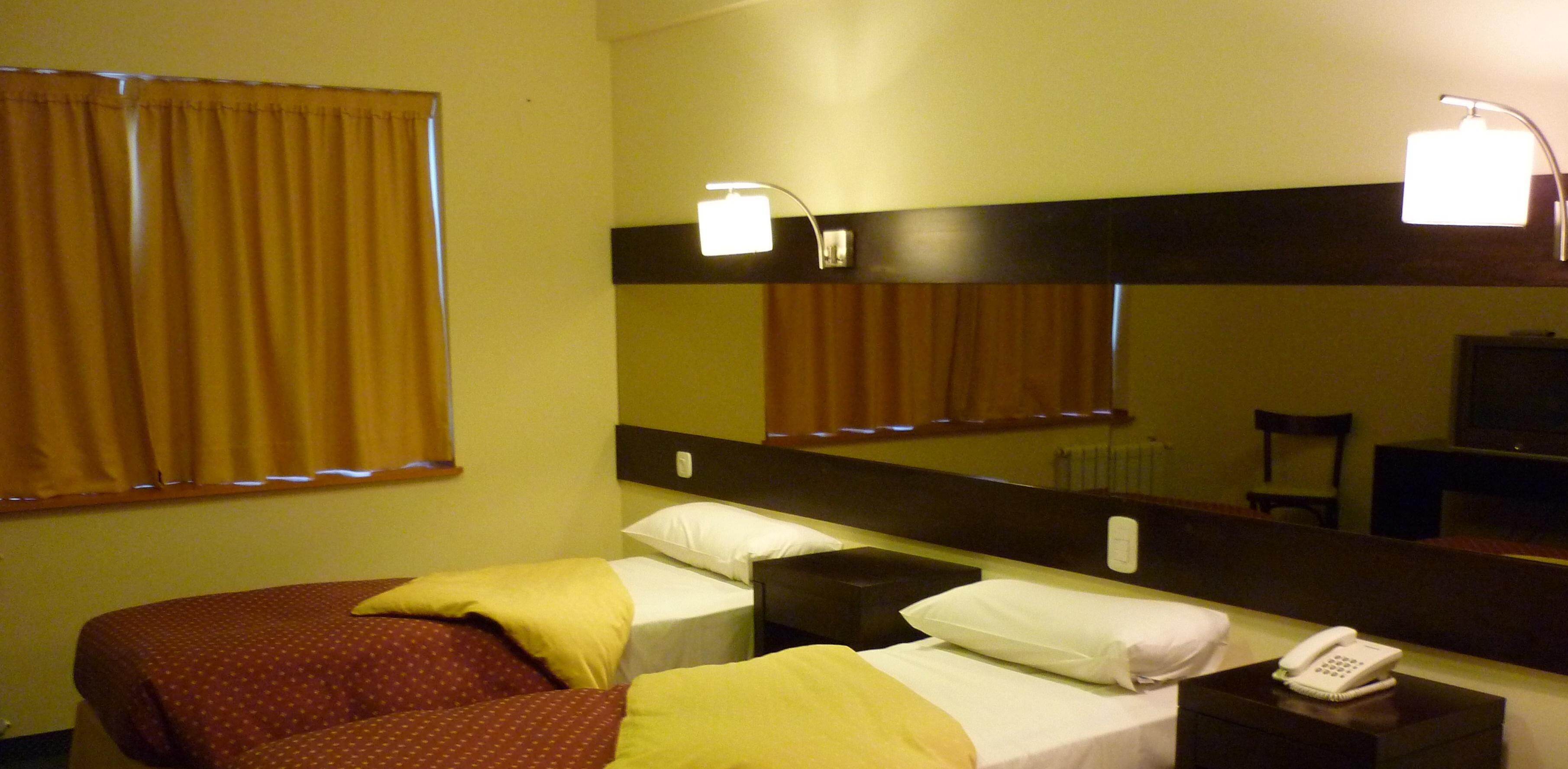 Literie hypoallergénique, coffres-forts dans les chambres