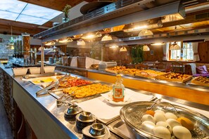 Daily buffet breakfast for a fee - Das Wiesgauer - Alpenhotel Inzell (Inzell)