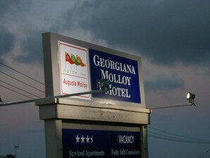 Property entrance - Augusta Georgiana Molloy Motel (Augusta)