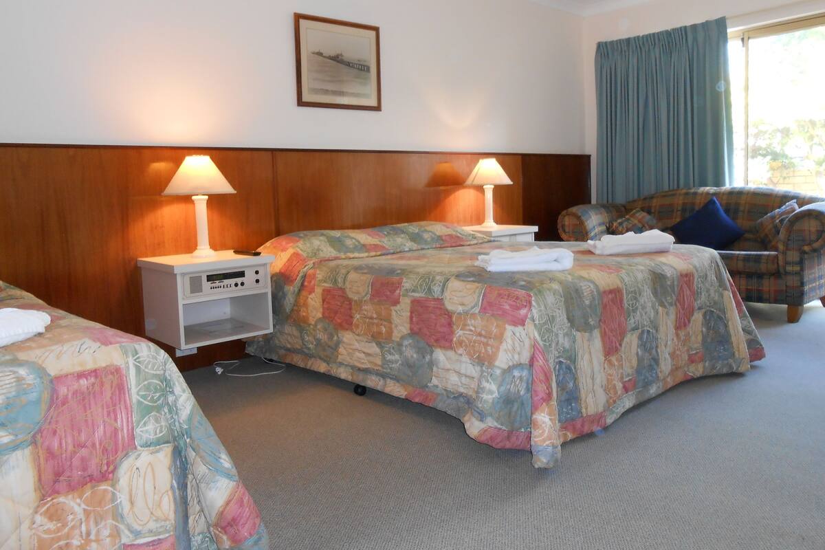 Desk, iron/ironing board, WiFi (free)
