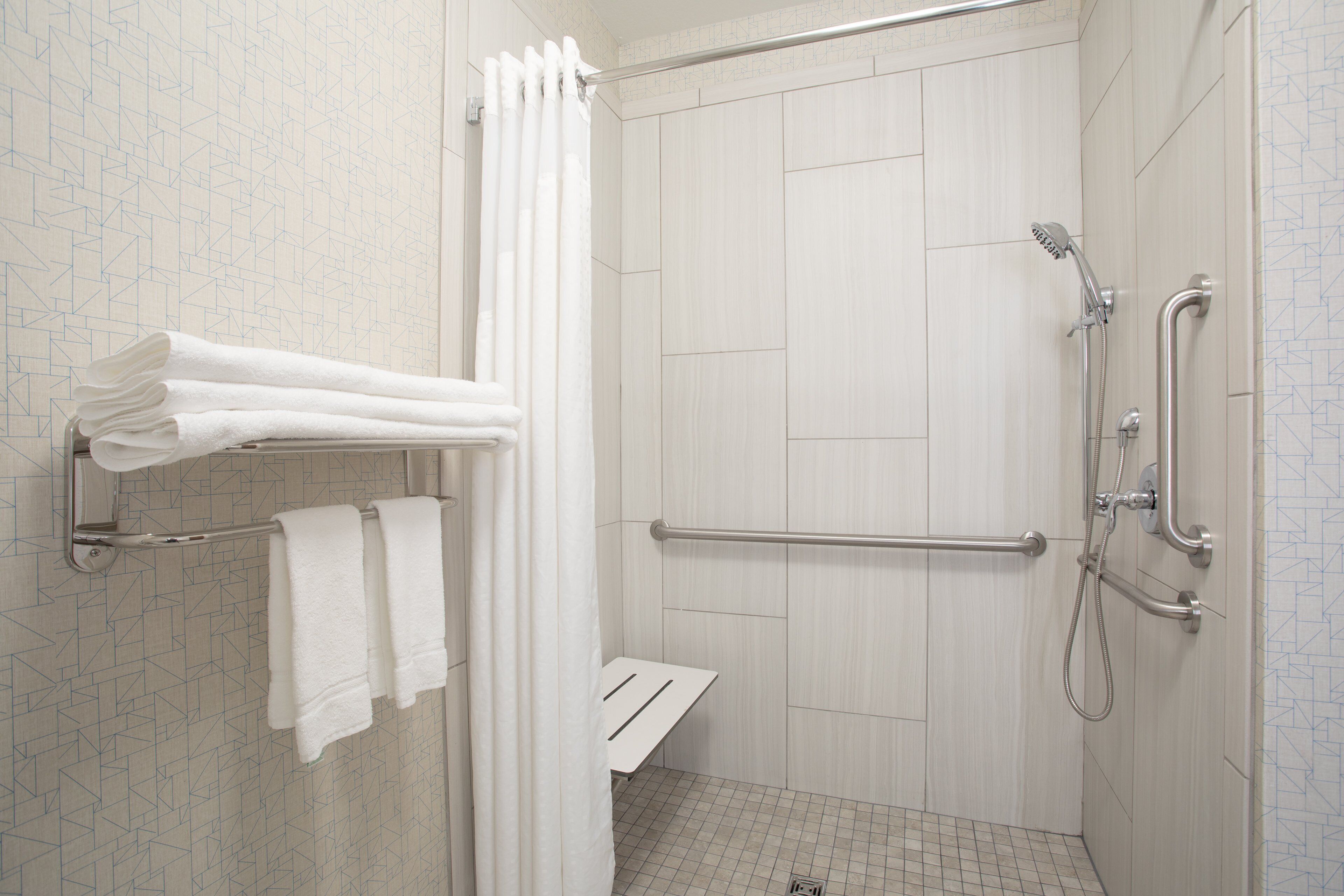 standard room, 1 king bed, accessible (communication, roll-in shower) | bathroom | free toiletries, hair dryer, towels