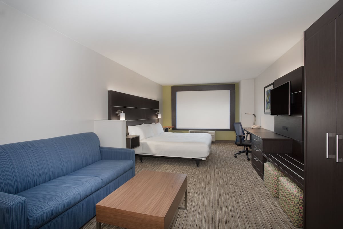 1 bedroom, desk, laptop workspace, blackout curtains