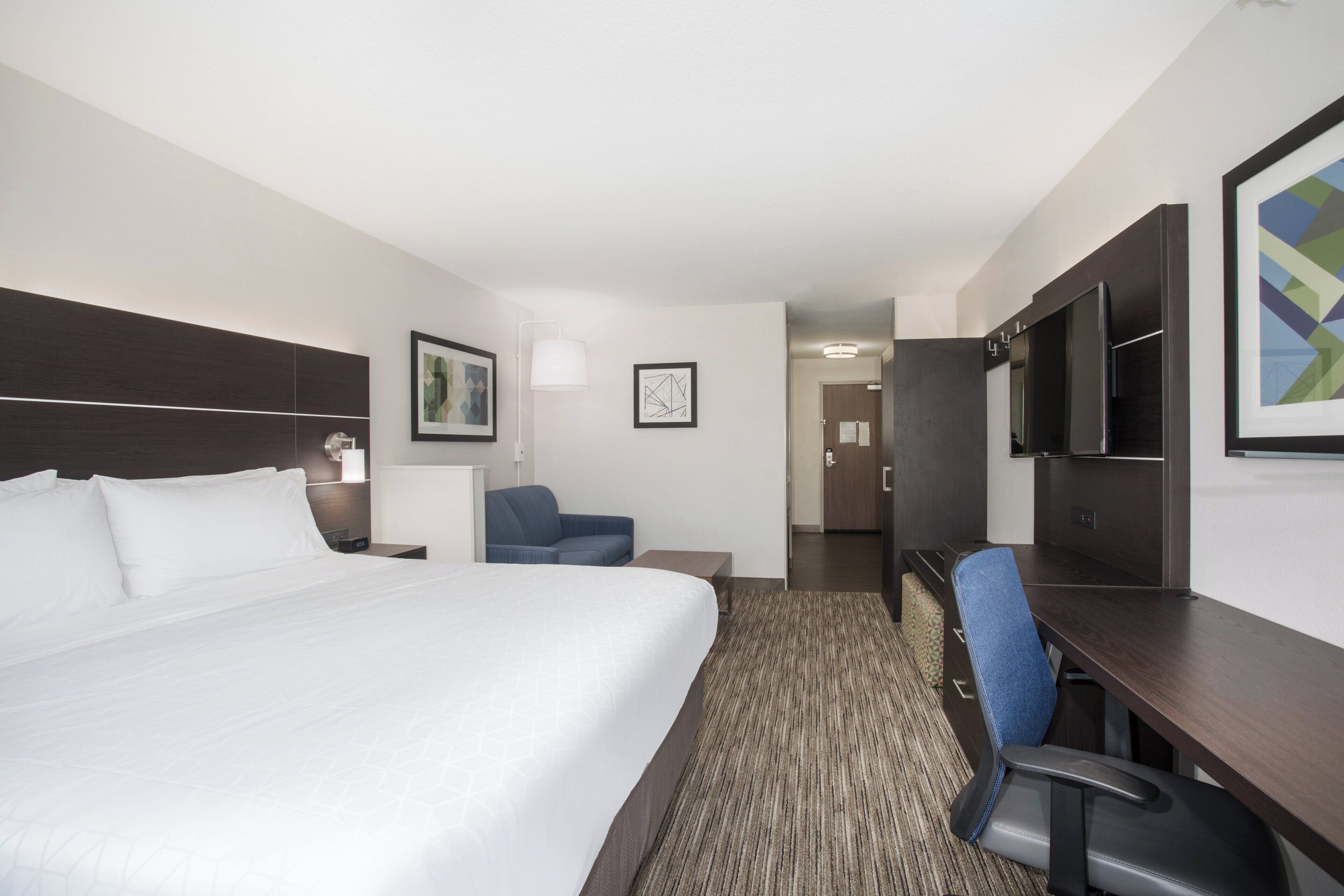 Suite, 1 King Bed with Sofa bed | Desk, laptop workspace, blackout drapes, iron/ironing board