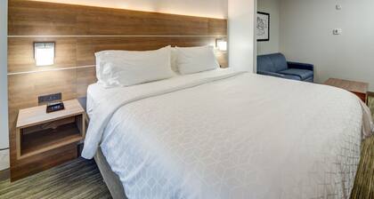 Holiday Inn Express Hotel & Suites Quincy I-10 by IHG