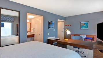 1 King Bed W/Sofabed Studio Suite NonSmoking | Coffre-fort, bureau, espace de travail pour ordinateurs portables