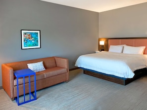 1 King Bed W/Sofabed and Shower Only NonSmoking | บริเวณนั่งเล่น | ทีวีจอแอลซีดี 43 นิ้ว พร้อมช่องดาวเทียม, ทีวี, ภาพยนตร์แบบจ่ายต่อเรื่อง