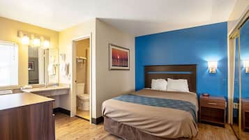 Escritorio, cortinas blackout, wifi gratis y ropa de cama