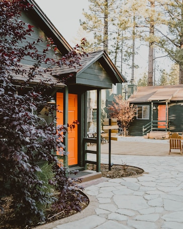 Exterior. Noon Lodge at Mallard Bay