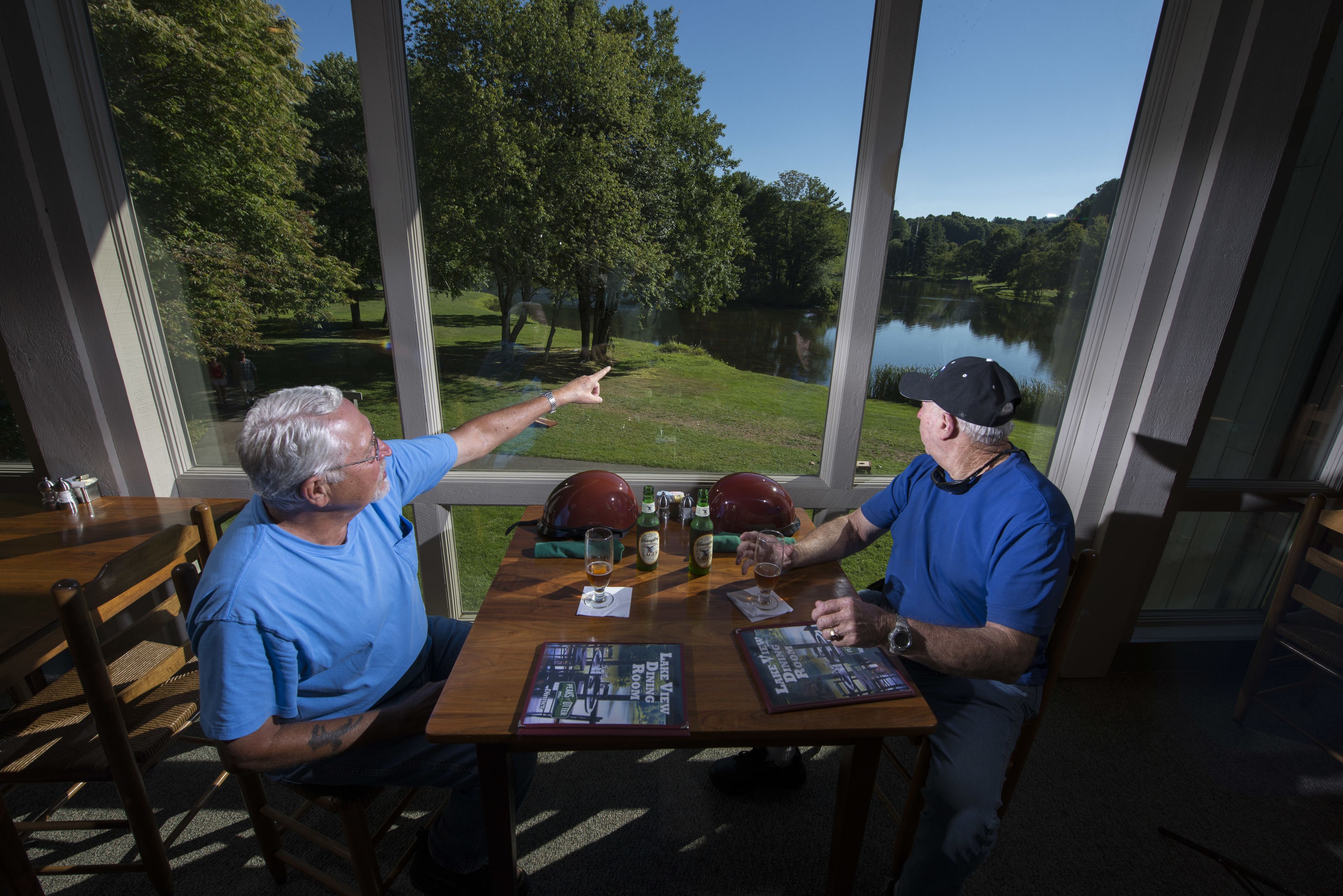 Aperto a colazione, pranzo e cena, cucina locale 