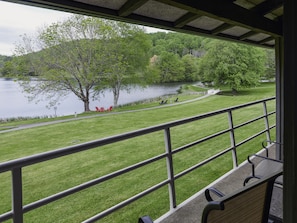 Terrace/patio - Peaks of Otter Lodge (Bedford)